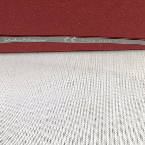 SALVATORE FERRAGAMO UNISEX SUNGLASSES. - Picture 6 of 8